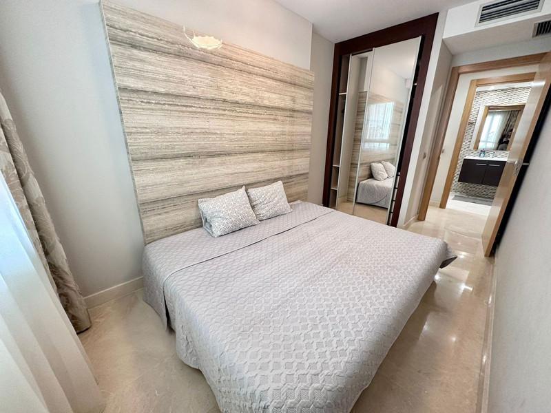 Modern Apartment with Terrace in San Pedro de Alcántara – Long-Term Rental