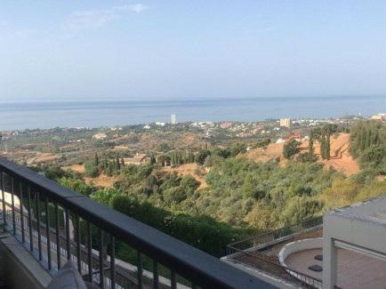 Spacious Apartment with Panoramic Sea Views in Los Monteros – Long-Term Rental