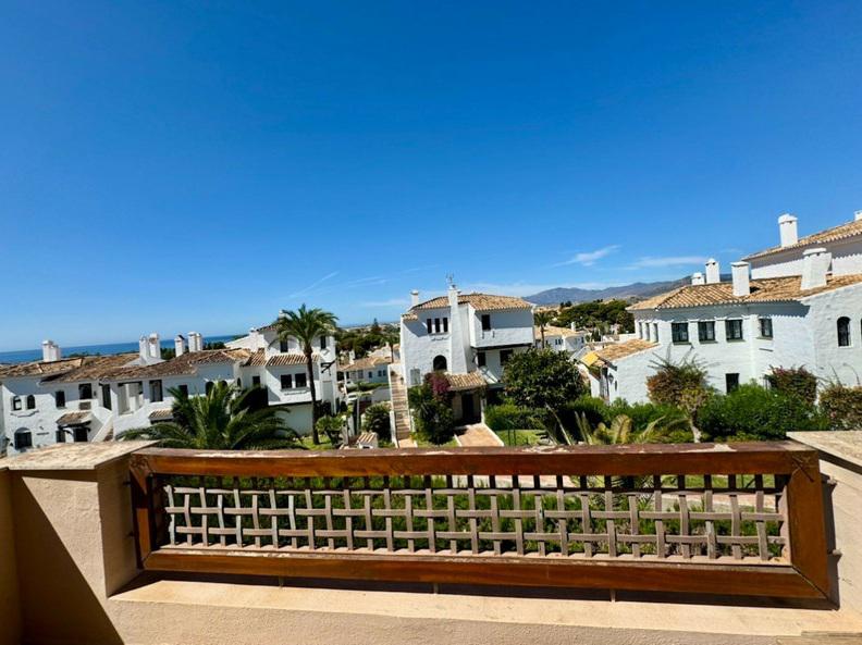 Spacious Apartment with Terrace in Puerto Banús – Long & Short-Term Rental