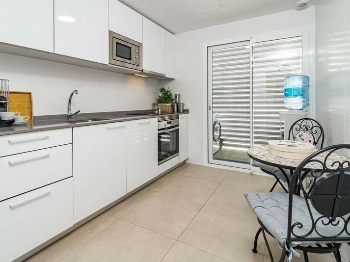Modern Apartment with Panoramic Views – Jardines de Guadaiza, Nueva Andalucía