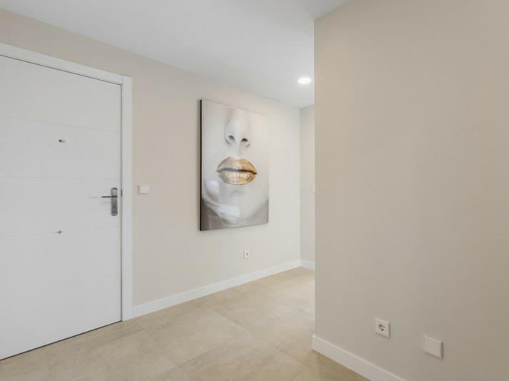 Modern Apartment with Large Terrace in Selwo – Long-Term Rental