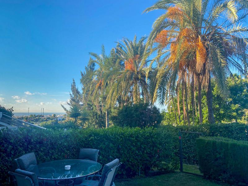 Stylish Apartment with Private Garden – La Quinta Golf, Benahavís