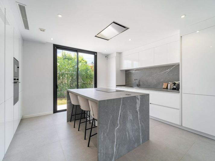 Villa Chic Contemporary Villa with Heated Pool – Atalaya, Estepona