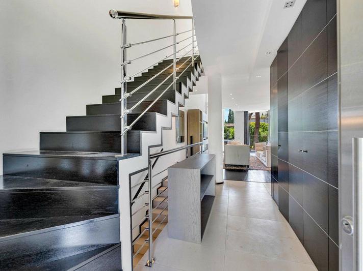 Modern Townhouse with Private Garden Long-Term Rental