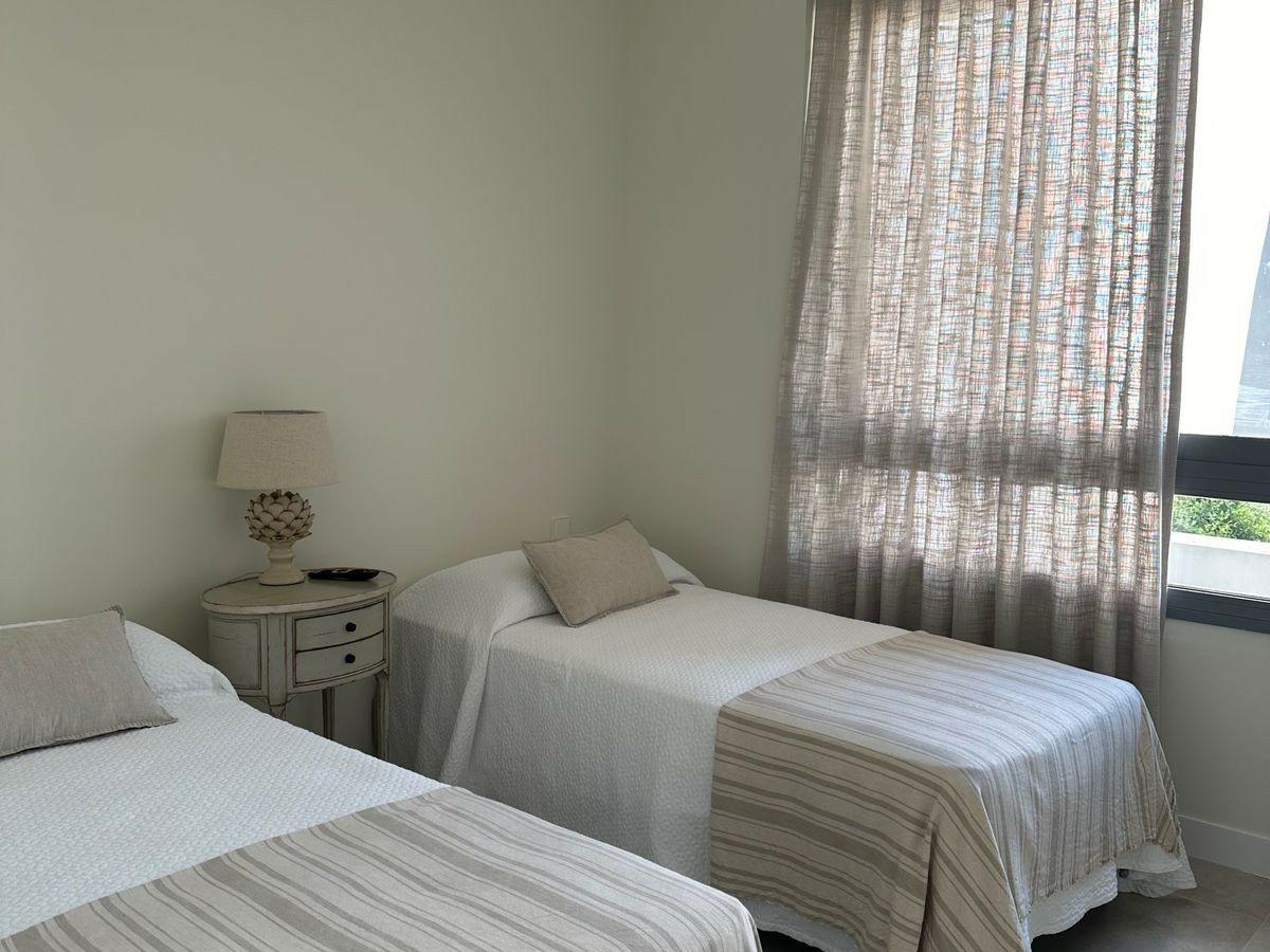 Luxury Apartment with Spa and Gym in Selwo – Long-Term Rental