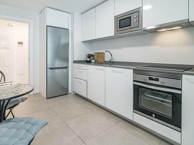 Modern Apartment with Panoramic Views – Jardines de Guadaiza, Nueva Andalucía