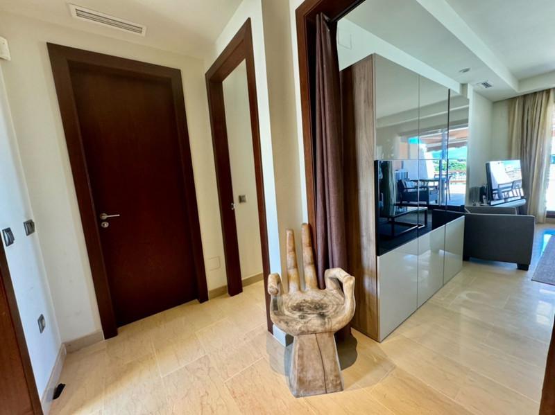 Spacious Apartment with Terrace in Puerto Banús – Long & Short-Term Rental
