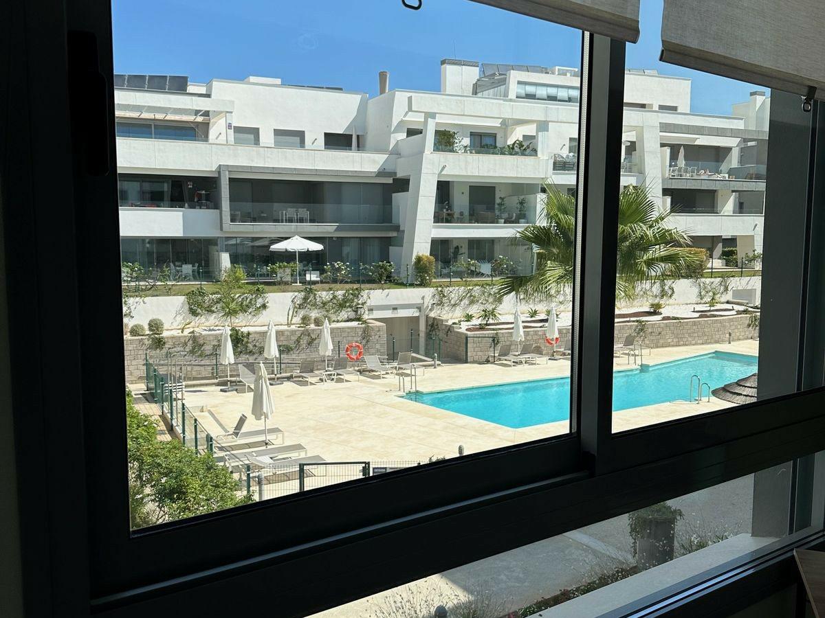 Luxury Apartment with Spa and Gym in Selwo – Long-Term Rental