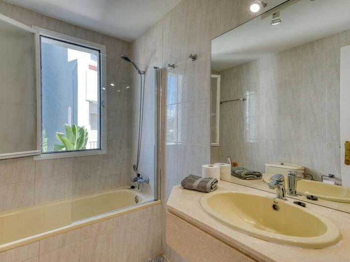 Middle Floor Apartment 2 Bedrooms 2 Bathrooms in Estepona