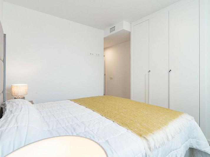 Modern Apartment with Panoramic Views – Jardines de Guadaiza, Nueva Andalucía