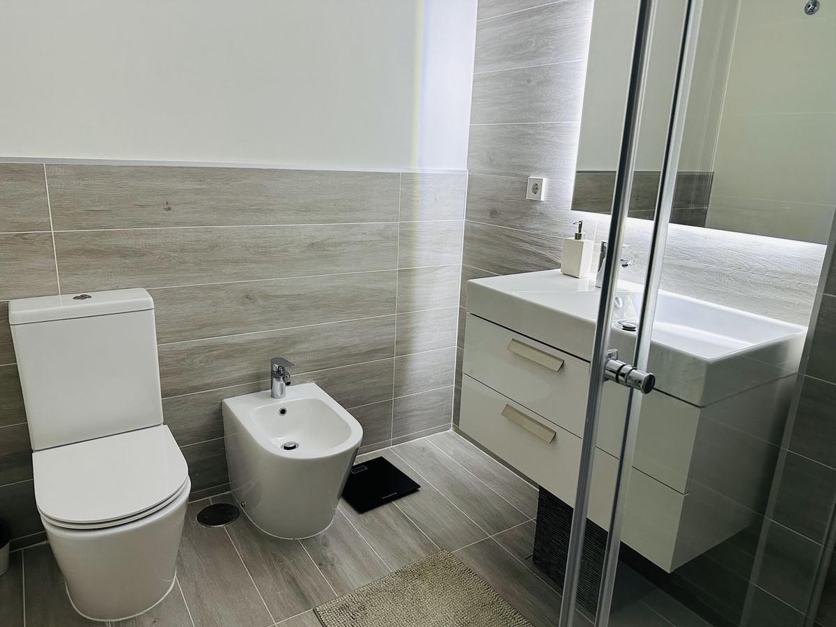 Luxury Apartment with Spa and Gym in Selwo – Long-Term Rental