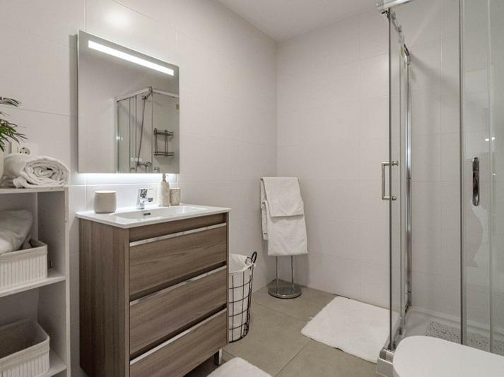 Modern Apartment with Panoramic Views – Jardines de Guadaiza, Nueva Andalucía