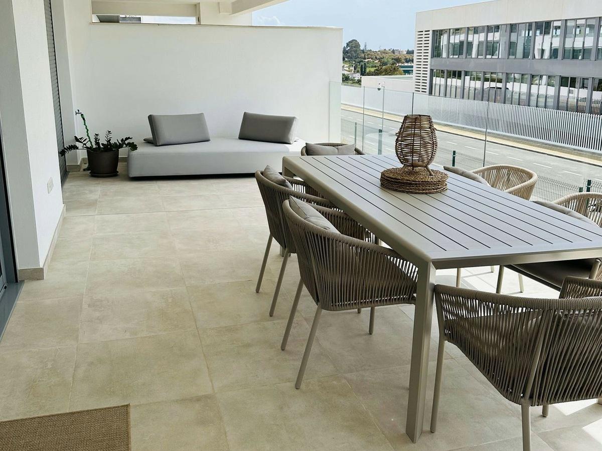 Luxury Apartment with Spa and Gym in Selwo – Long-Term Rental