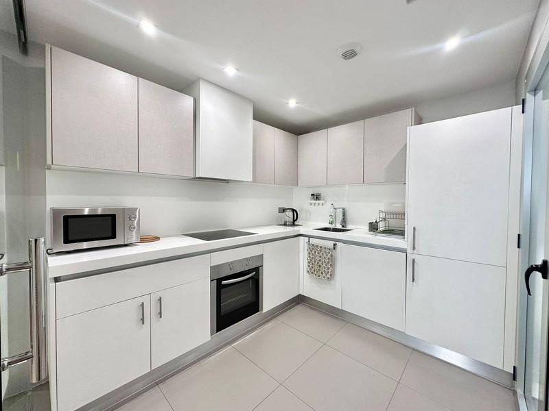 Modern Apartment with Terrace in San Pedro de Alcántara – Long-Term Rental