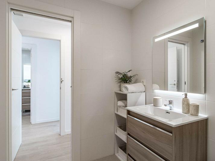 Modern Apartment with Panoramic Views – Jardines de Guadaiza, Nueva Andalucía