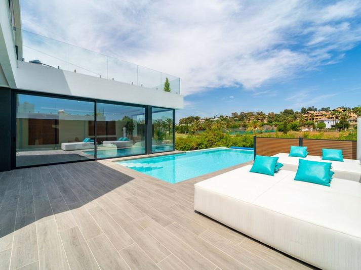 Villa Chic Contemporary Villa with Heated Pool – Atalaya, Estepona