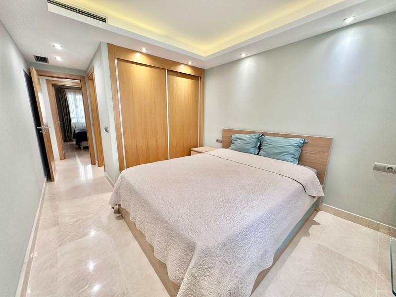 Modern Apartment with Terrace in San Pedro de Alcántara – Long-Term Rental