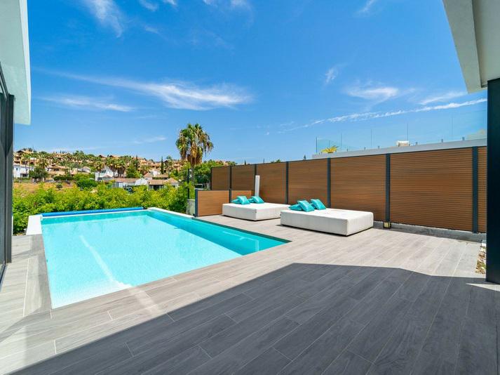 Villa Chic Contemporary Villa with Heated Pool – Atalaya, Estepona