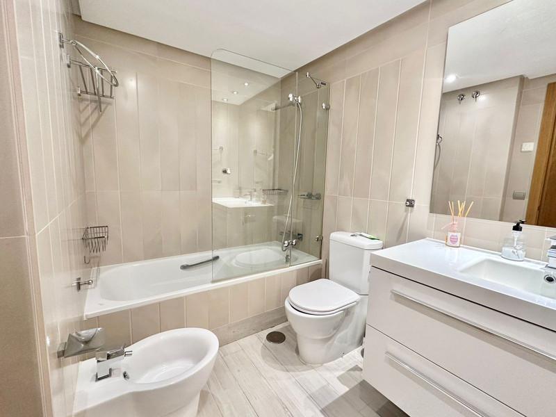 Modern Apartment with Terrace in San Pedro de Alcántara – Long-Term Rental