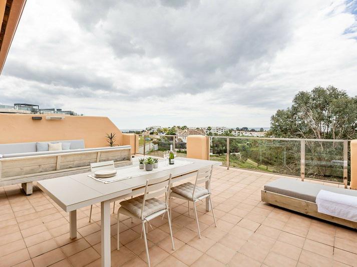 Modern Furnished Penthouse in La Resina-Selwo, Estepona – Long-Term Rental