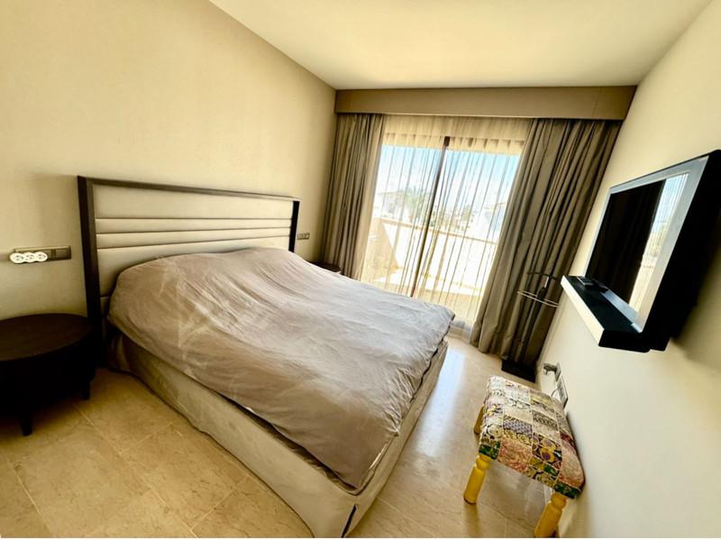 Spacious Apartment with Terrace in Puerto Banús – Long & Short-Term Rental