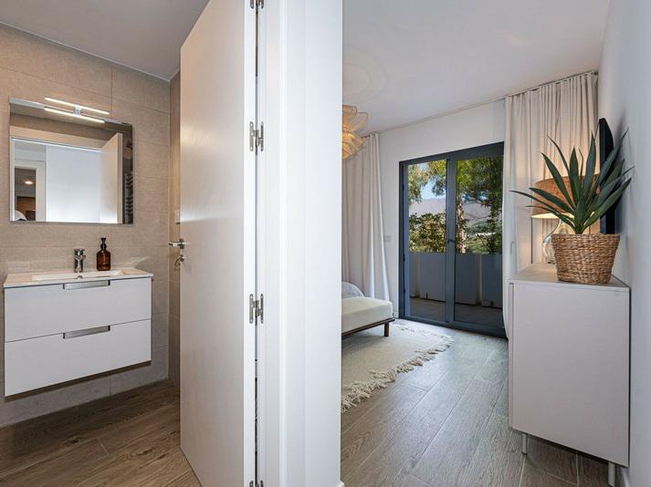 Brand New Ground-Floor Apartment with Private Garden – One 80 Suites, Estepona
