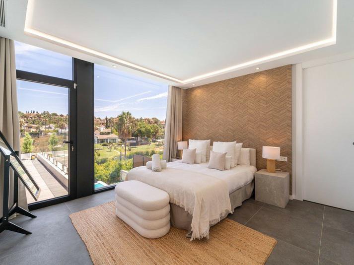 Villa Chic Contemporary Villa with Heated Pool – Atalaya, Estepona