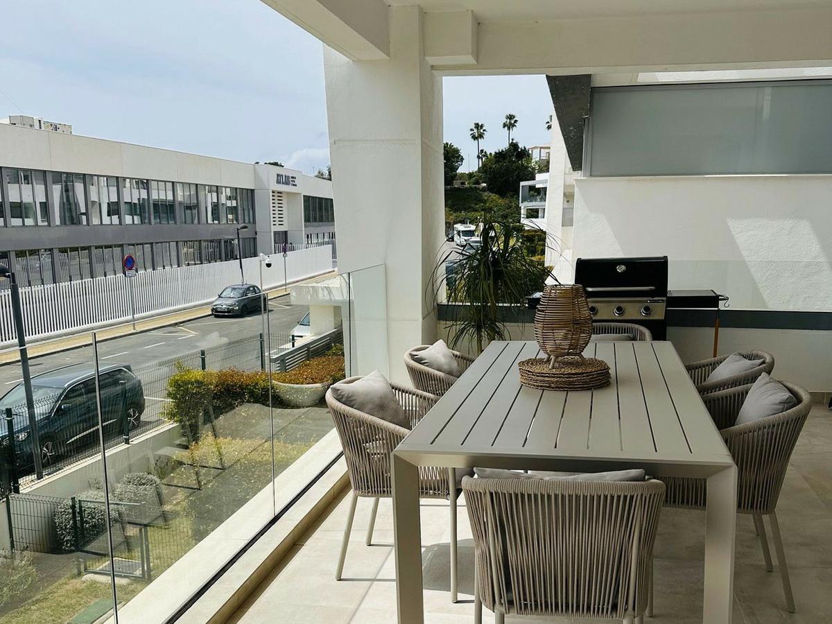 Luxury Apartment with Spa and Gym in Selwo – Long-Term Rental