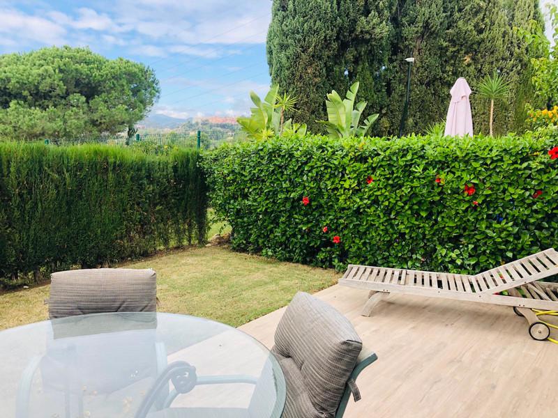 Stylish Apartment with Private Garden – La Quinta Golf, Benahavís