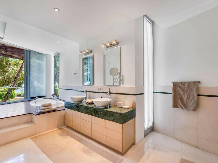 Modern Townhouse with Smart Home System in Sierra Blanca – Long-Term Rental