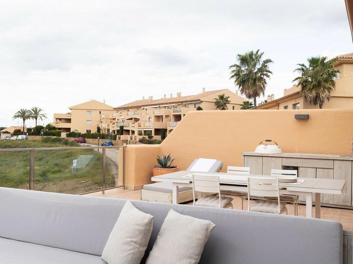 Modern Furnished Penthouse in La Resina-Selwo, Estepona – Long-Term Rental