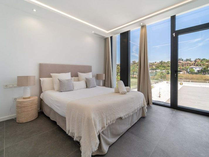 Villa Chic Contemporary Villa with Heated Pool – Atalaya, Estepona