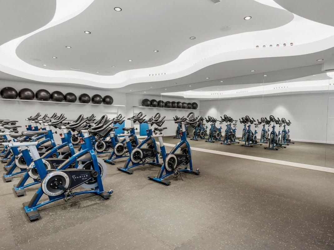 Luxury Apartment with Spa and Gym in Selwo – Long-Term Rental