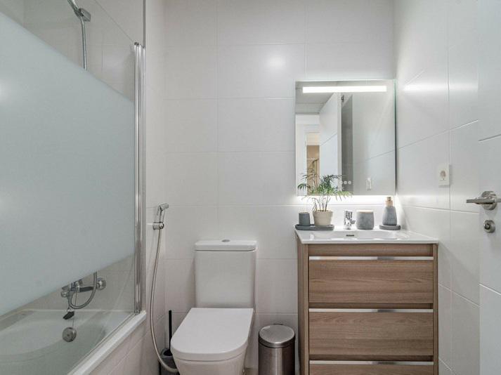 Modern Apartment with Panoramic Views – Jardines de Guadaiza, Nueva Andalucía