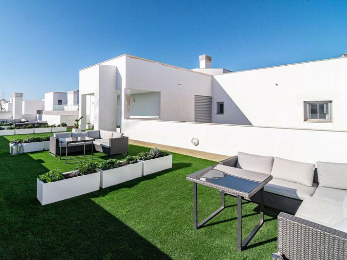 Modern Apartment with Panoramic Views – Jardines de Guadaiza, Nueva Andalucía