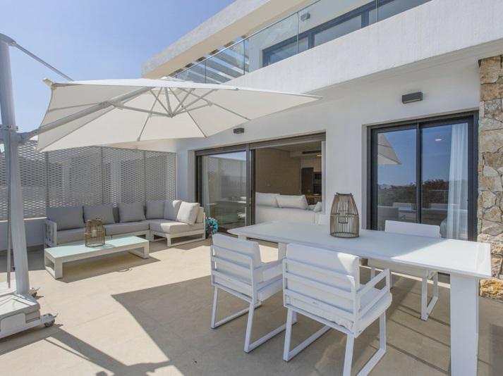 Modern Apartment with Large Terrace in Selwo – Long-Term Rental