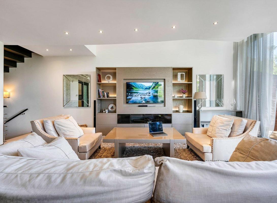 Modern Townhouse with Private Garden Long-Term Rental