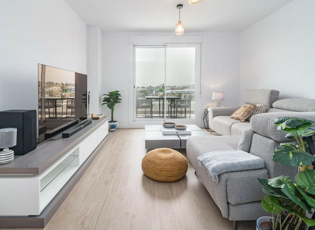 Modern Apartment with Panoramic Views – Jardines de Guadaiza, Nueva Andalucía