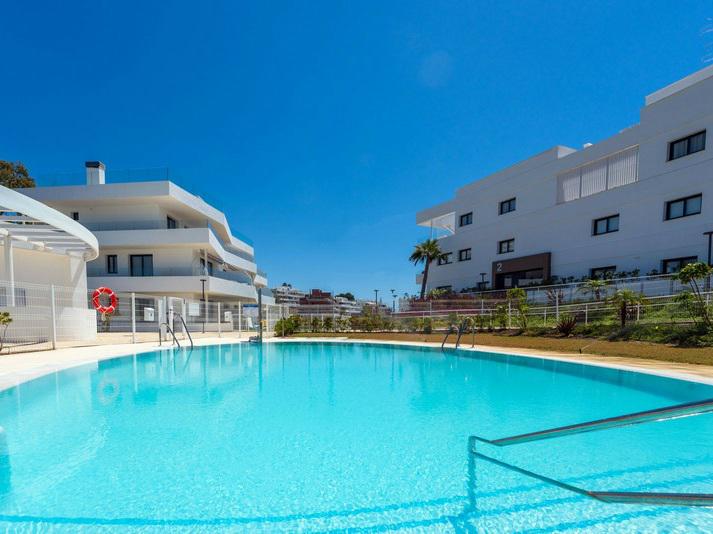 Brand New Ground-Floor Apartment with Private Garden – One 80 Suites, Estepona
