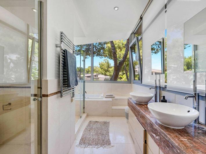 Modern Townhouse with Smart Home System in Sierra Blanca – Long-Term Rental