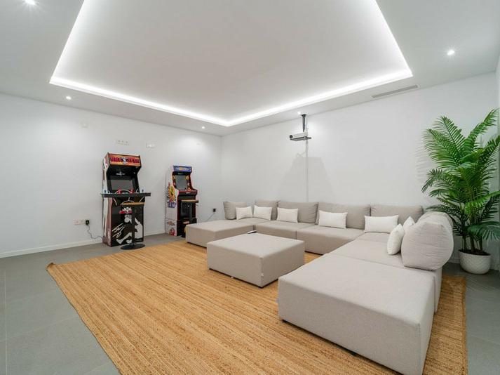 Villa Chic Contemporary Villa with Heated Pool – Atalaya, Estepona
