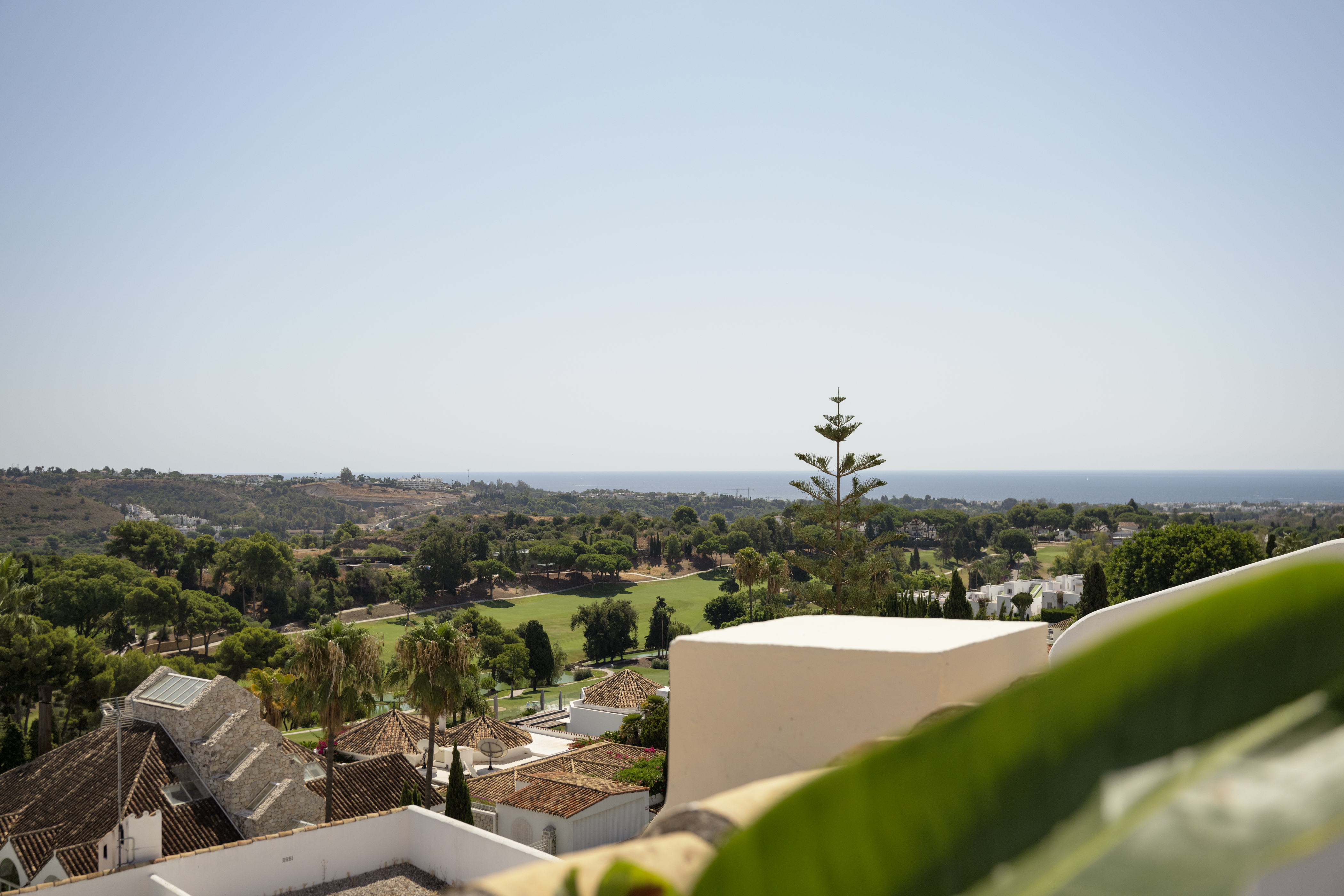 Gem Townhouse in Aloha, Nueva Andalucía – Sea and La Concha Views
