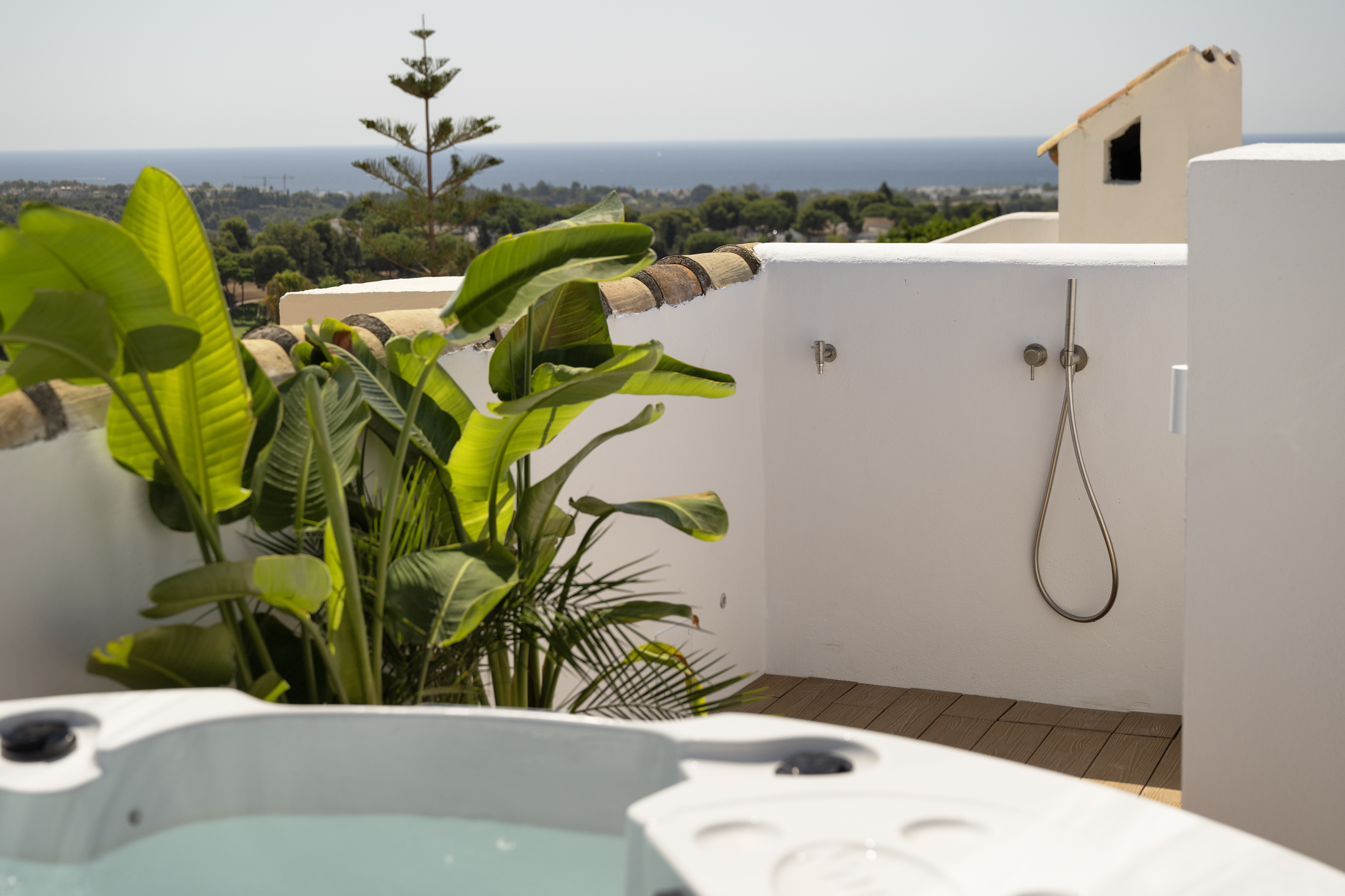 Gem Townhouse in Aloha, Nueva Andalucía – Sea and La Concha Views