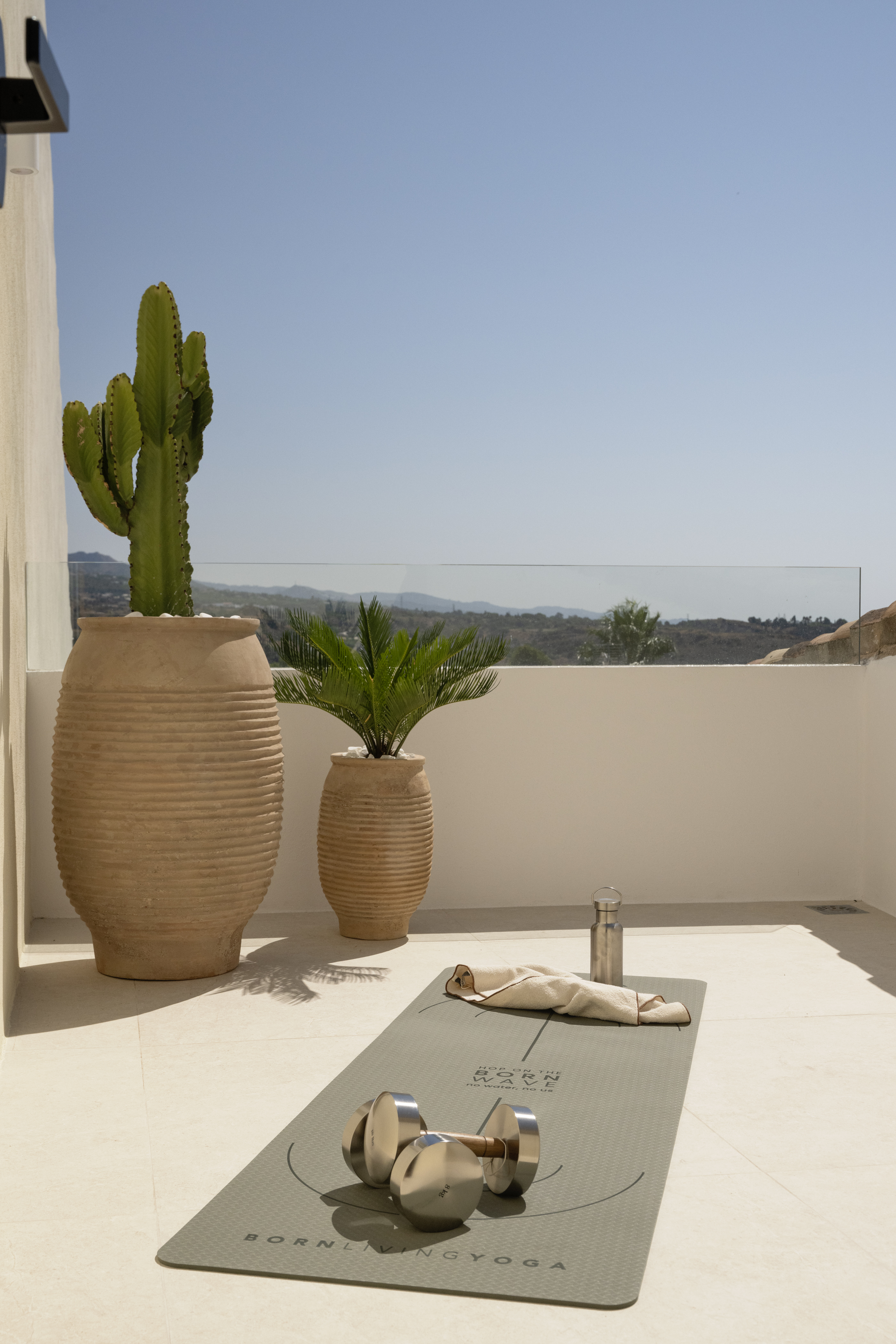 Gem Townhouse in Aloha, Nueva Andalucía – Sea and La Concha Views