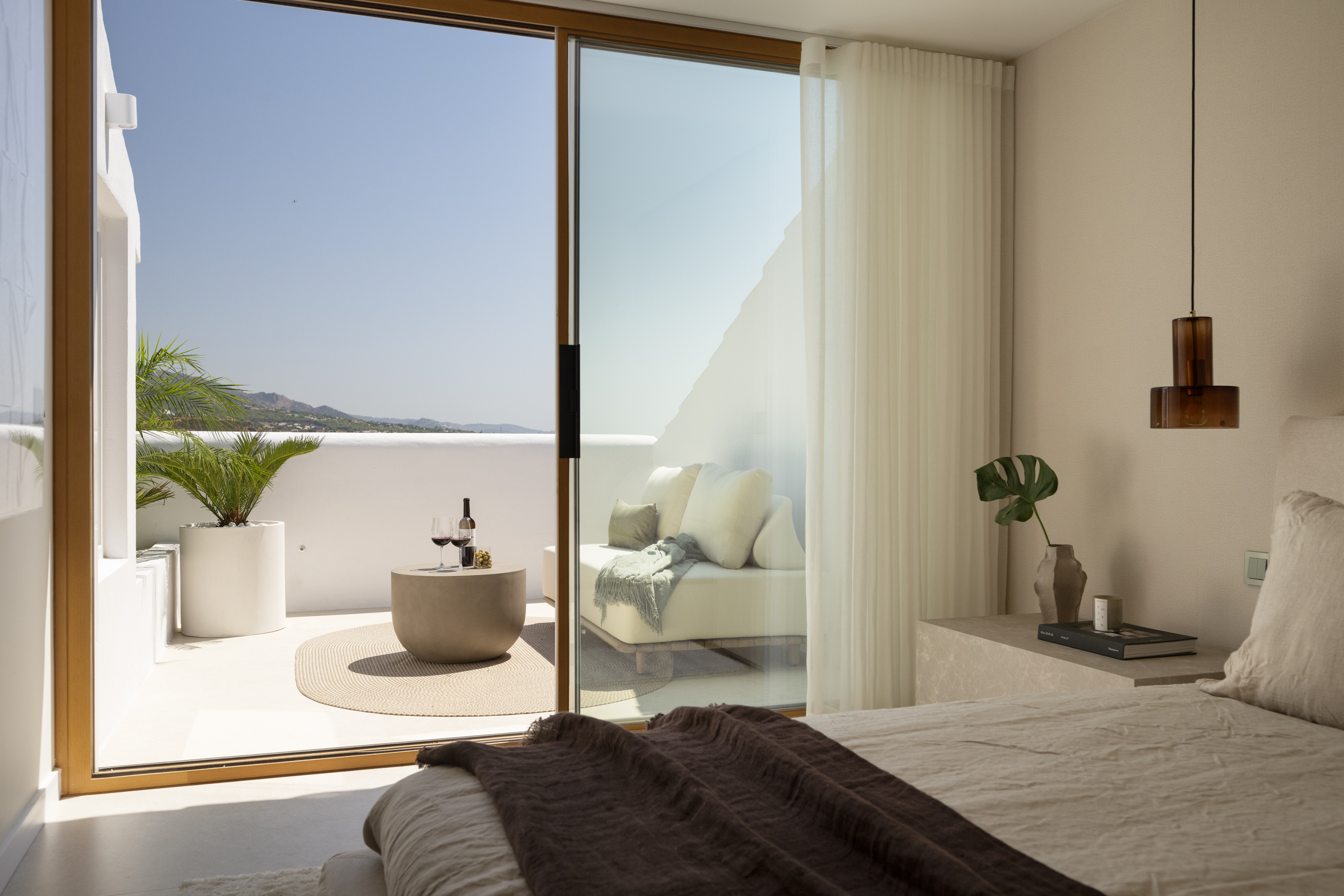 Gem Townhouse in Aloha, Nueva Andalucía – Sea and La Concha Views