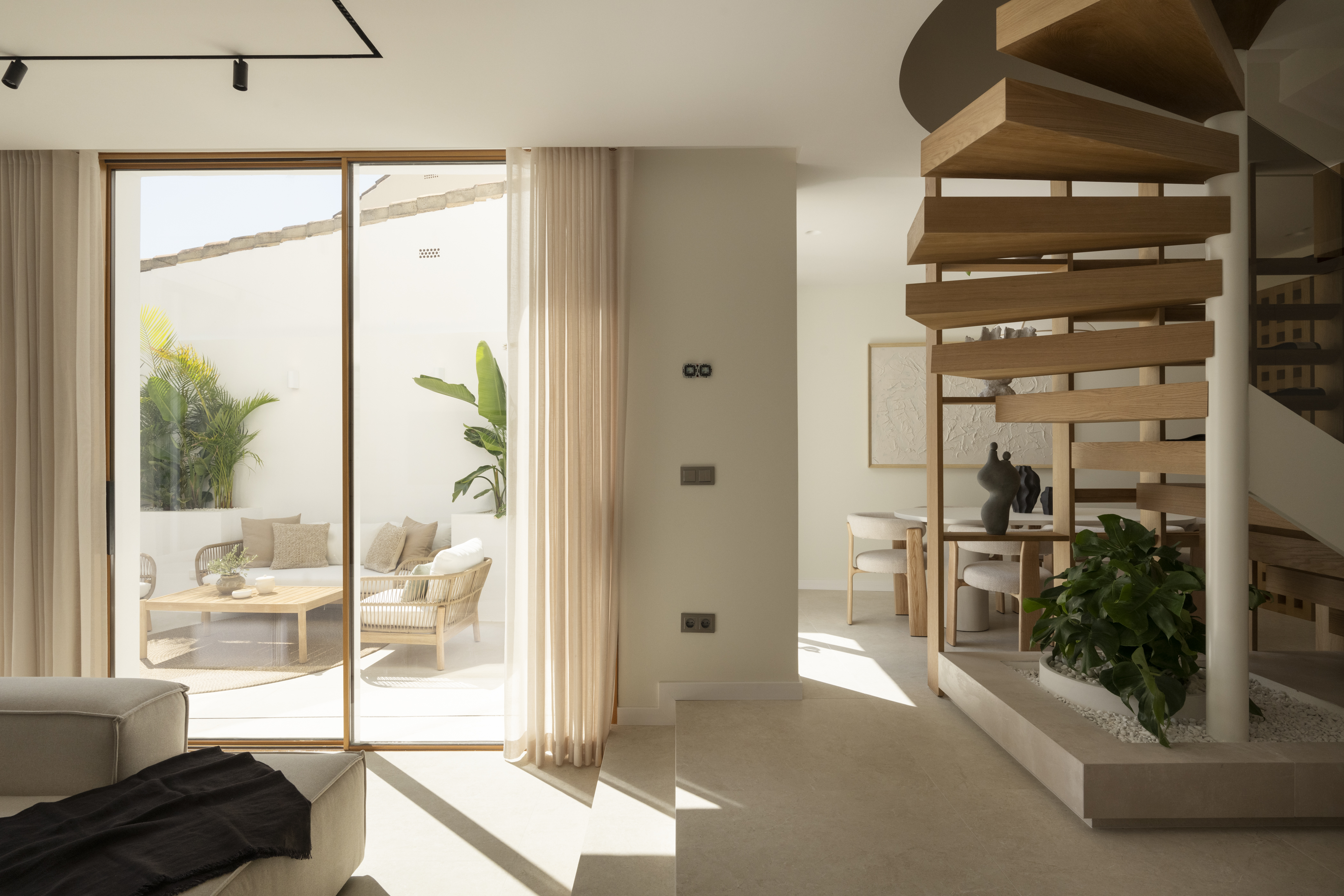 Gem Townhouse in Aloha, Nueva Andalucía – Sea and La Concha Views