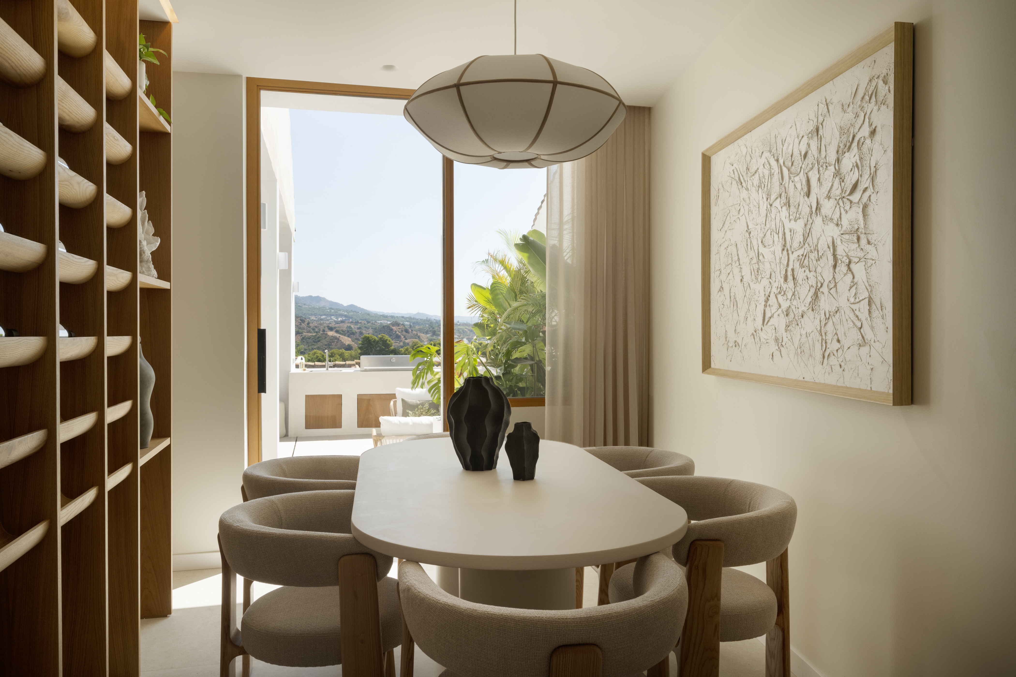 Gem Townhouse in Aloha, Nueva Andalucía – Sea and La Concha Views