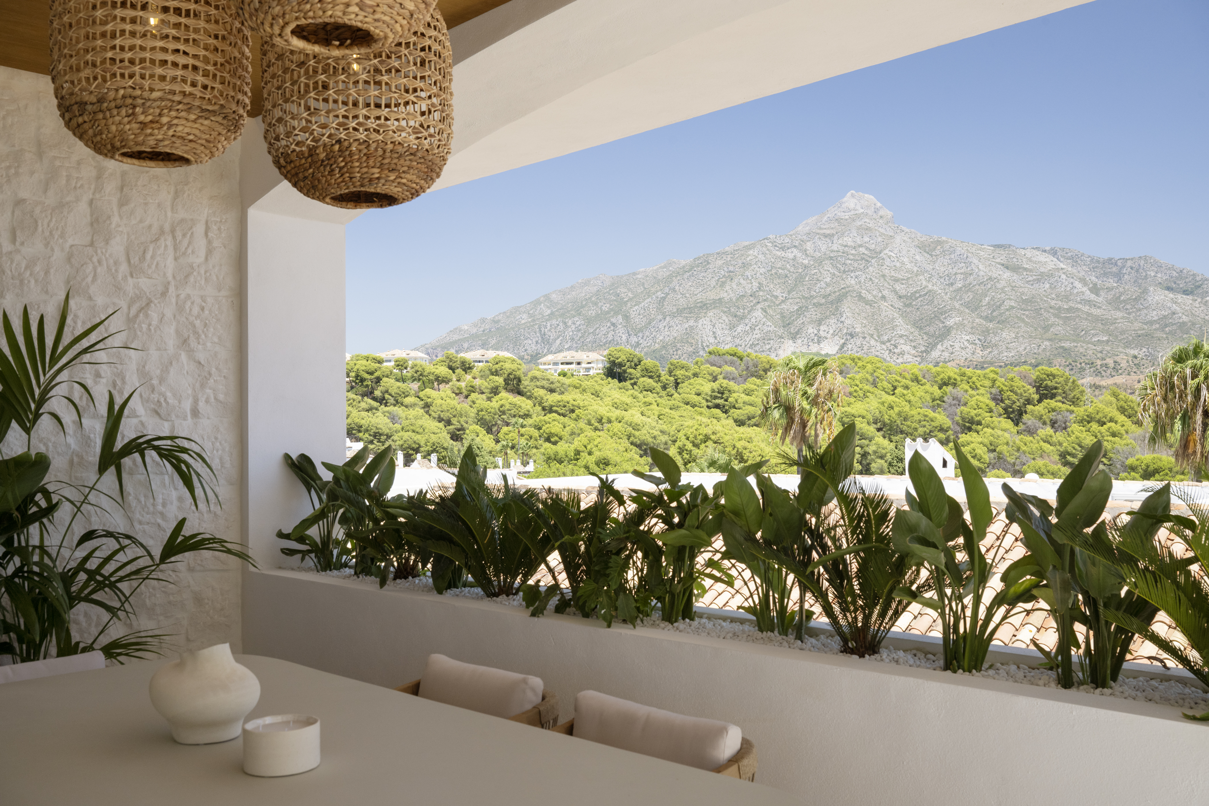Gem Townhouse in Aloha, Nueva Andalucía – Sea and La Concha Views