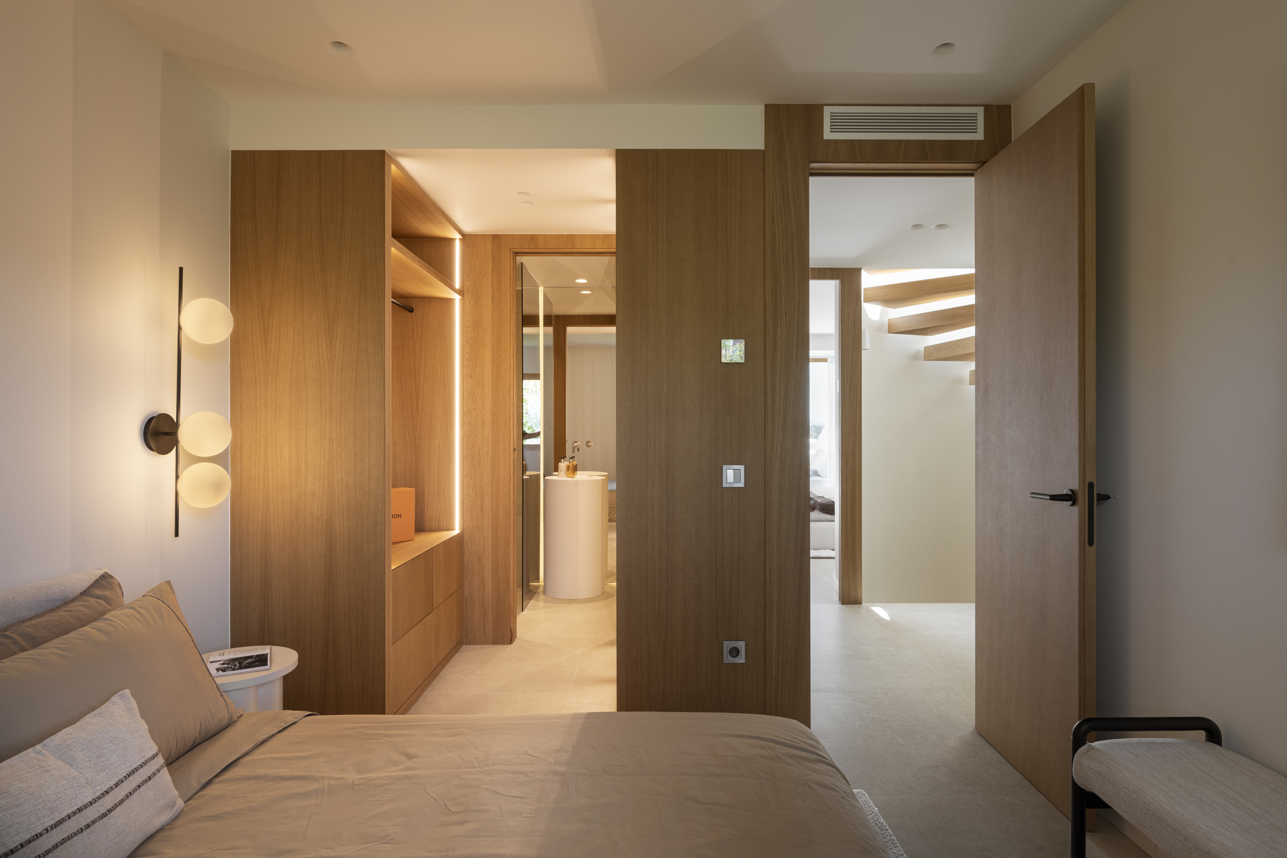 Gem Townhouse in Aloha, Nueva Andalucía – Sea and La Concha Views