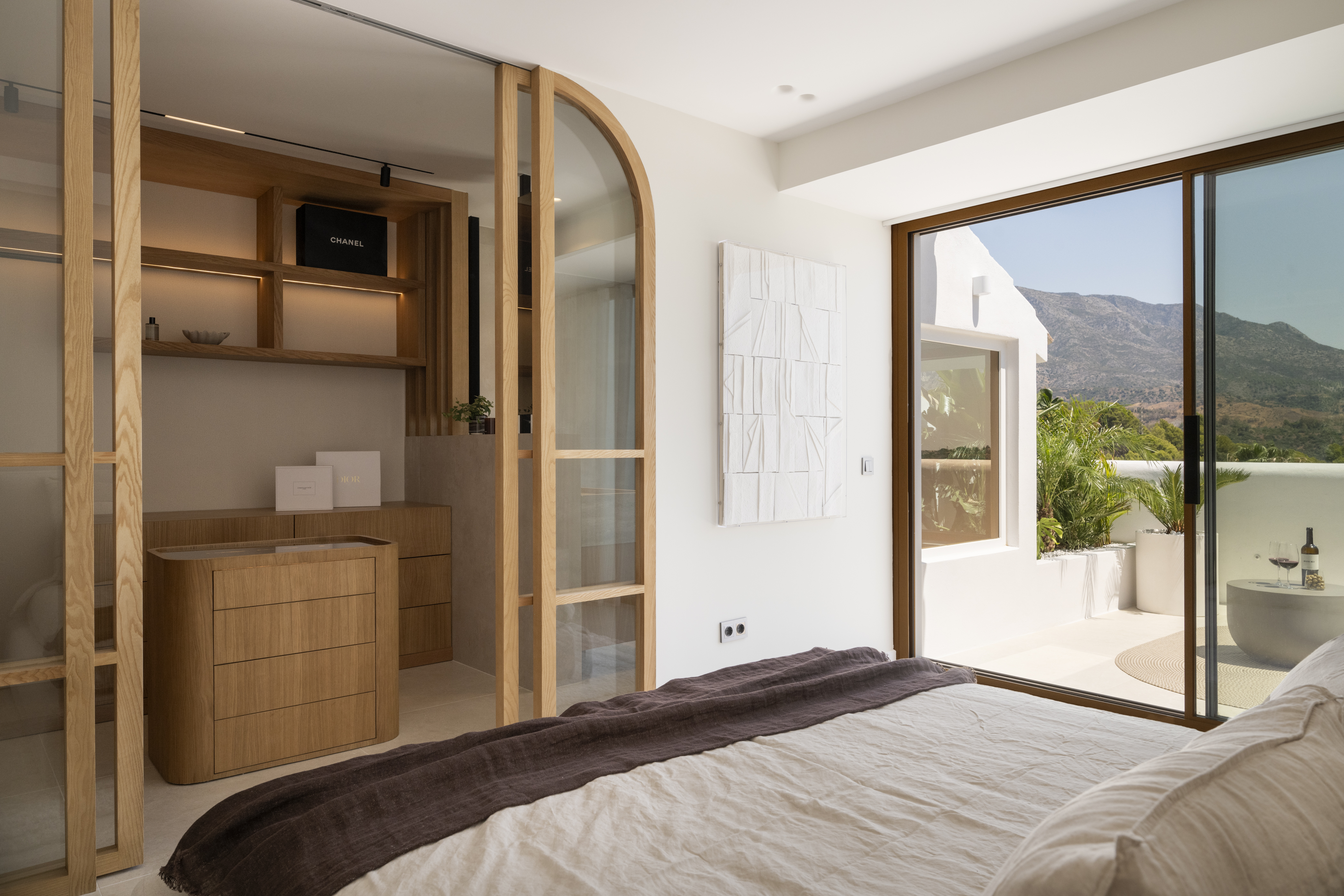 Gem Townhouse in Aloha, Nueva Andalucía – Sea and La Concha Views
